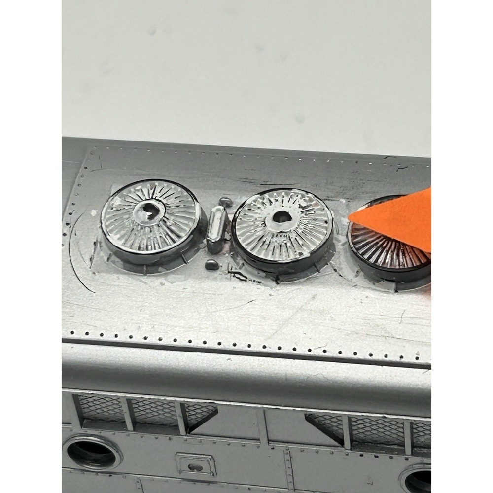 Model Power HO Scale Santa Fe Diesel Locomotive Engine Untested Read: SEE PHOTOS - Picture 2 of 12